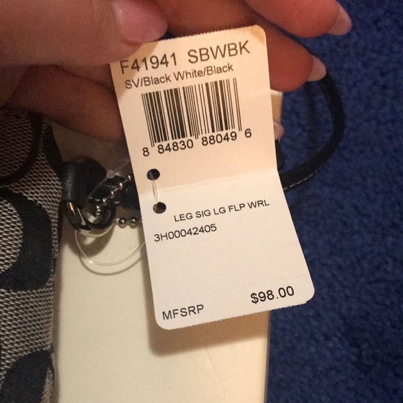 NWT Coach Wristlet - Picture 4 of 8